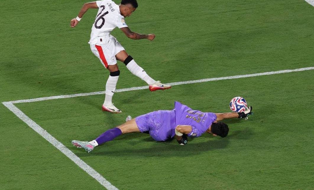 تصديات إعجازية تُحيي ذكرى "العنكبوت الأسود"